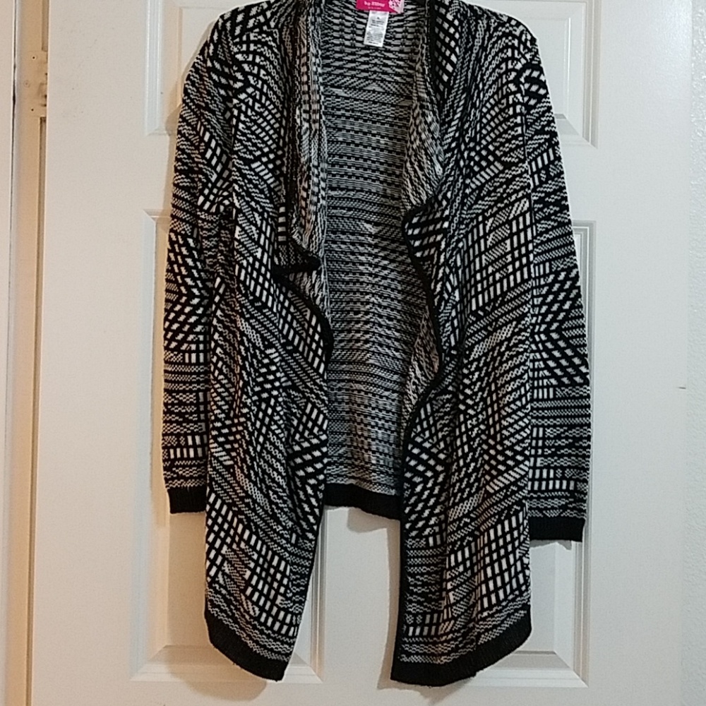 ☆Black and white drapey cardigan